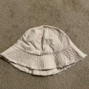 H&M - BEIGE DISTRESSED BUCKET HAT